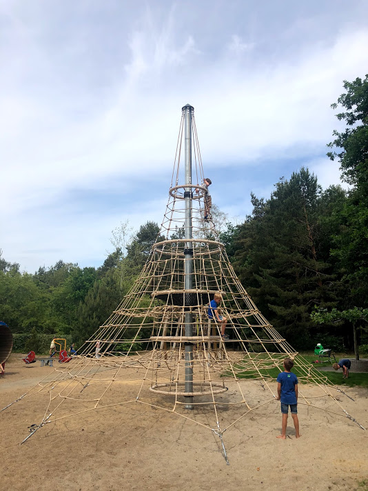 Play at the Erfgooiers Playground — familie-kids in het Gooi