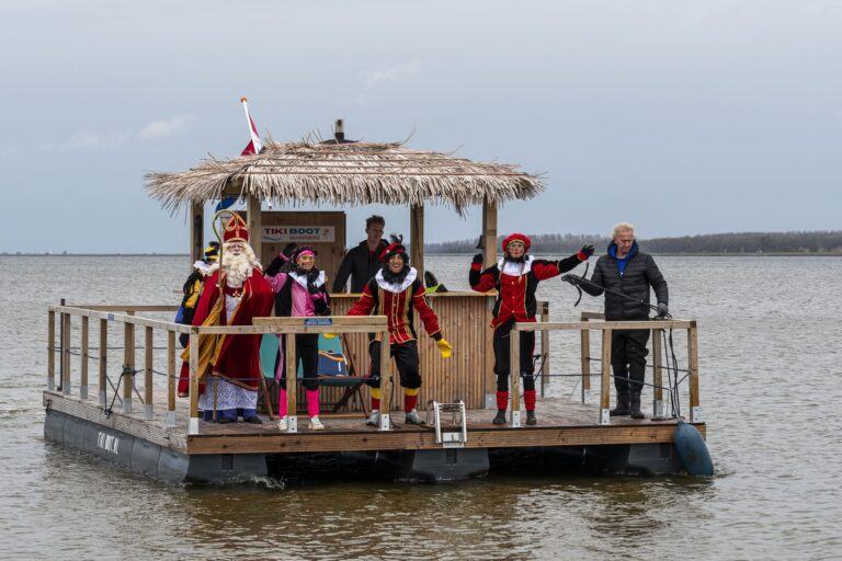 Sinterklaasintocht Muiderberg — familie-kids in het Gooi
